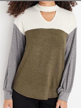 Maurices Cream Olive Green Gray Colorblock Scoop Neck Sweater
Worn once